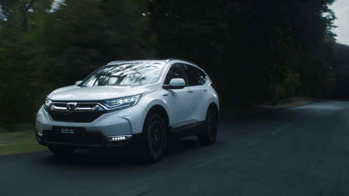 Boční pohled na model Honda CR-V Hybrid.