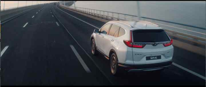 Zadní tříčtvrtinový pohled na model Honda CR-V