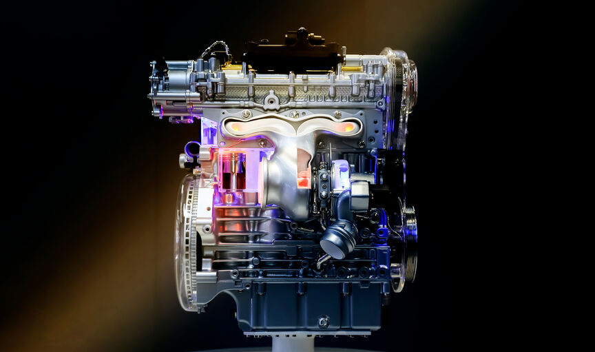 Hybridní motor