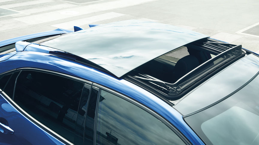 Honda Civic s otevíratelnou prosklenou střechou.