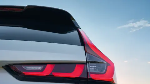 Detailní záběr vnějších zadních světel modelu CR-V Hybrid SUV
