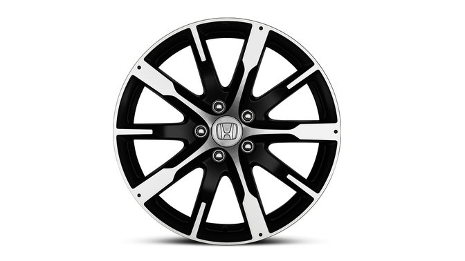 Detailní záběr 18" kola z lehkých slitin v barvě Gunpowder Black modelu Honda CR-V 