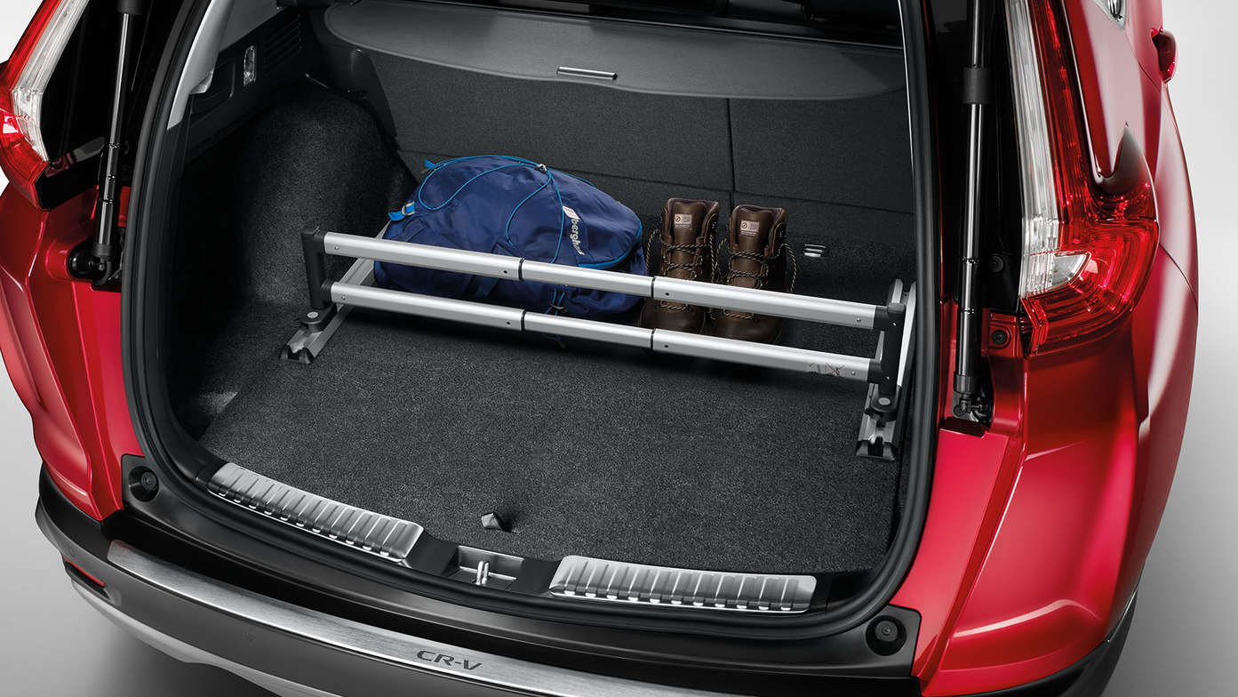 Pohled zezadu na sadu Cargo modelu Honda CR-V Hybrid 