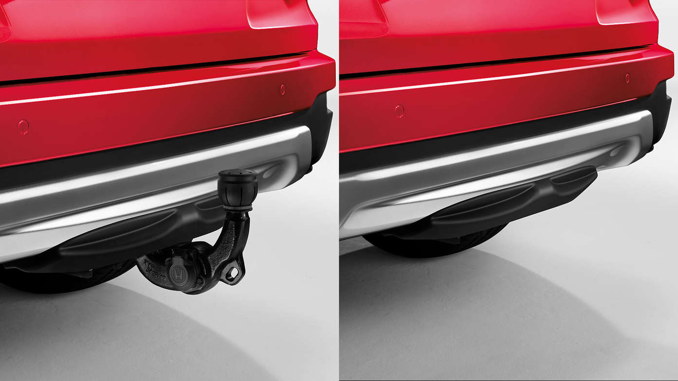 Pohled zezadu na sklopné tažné zařízení se 13kolíkovým konektorem modelu Honda CR-V Hybrid