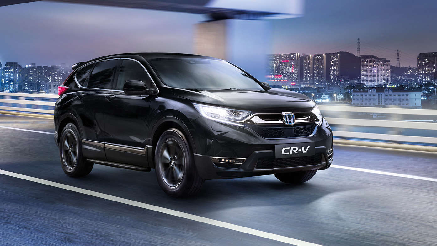 Tříčtvrtinový pohled zepředu na model Honda CR-V Hybrid se sadou Sport Line Plus