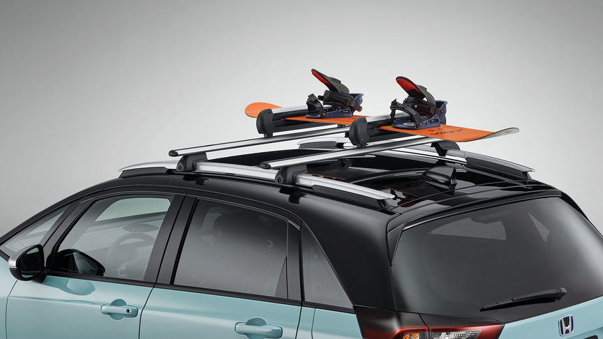 Detailní záběr držáku lyží a snowboardů pro model Honda Jazz Hybrid