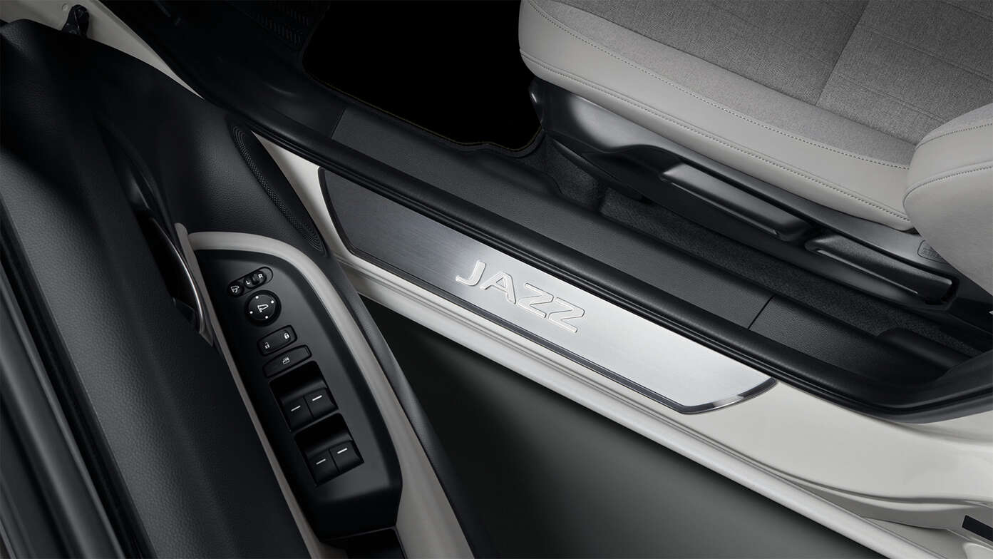 Detailní pohled na spoiler dveří zavazadlového prostoru modelu Honda Jazz Hybrid.