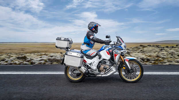 Africa Twin Adventure Sports s jezdcem na cestě