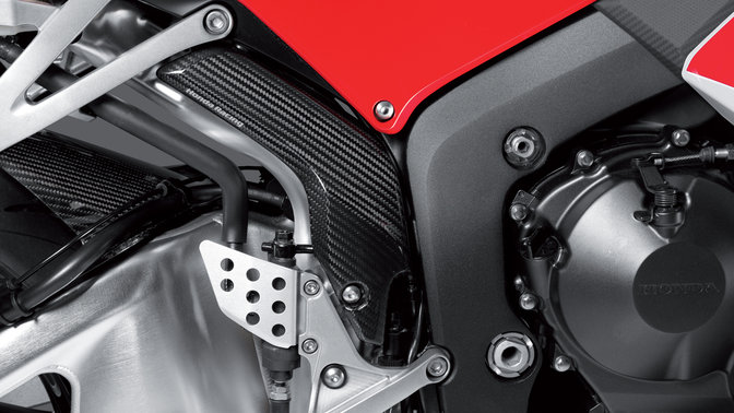 Detailní záběr příslušenství motocyklu Honda.