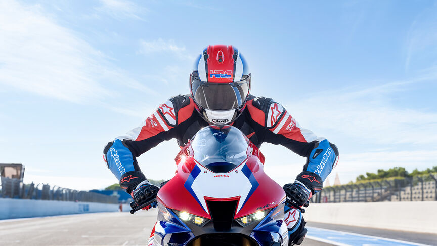 Honda CBR1000RR-R Fireblade SP – důraz na vysokoobrátkový řadový čtyřválcový motor s dílčími vačkami