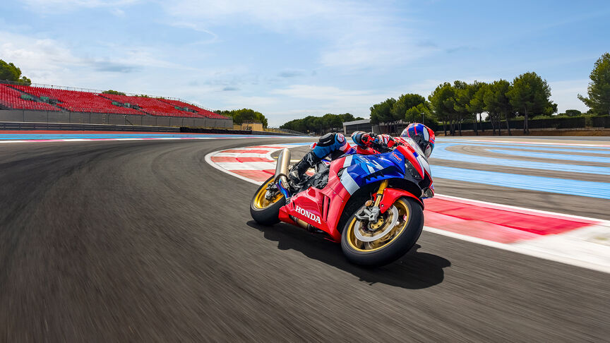 Honda CBR1000RR-R Fireblade SP – důraz na vysokoobrátkový řadový čtyřválcový motor s dílčími vačkami