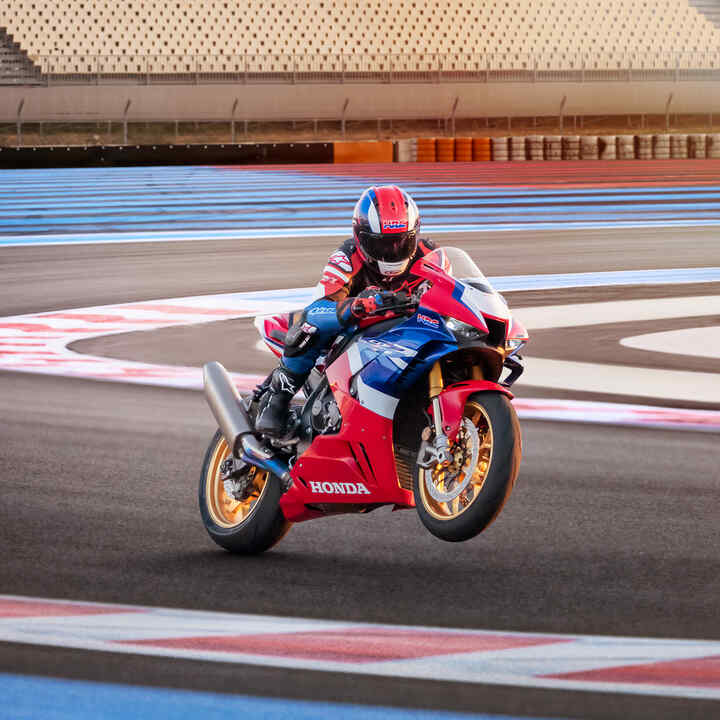 Honda CBR1000RR-R Fireblade SP se zavěšením Smart Electronic Control