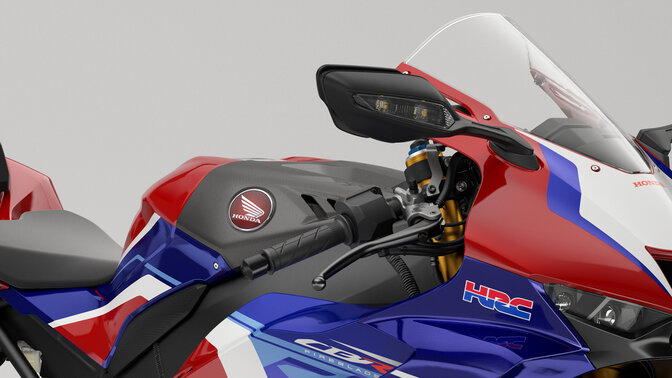 Honda CBR1000RR-R Fireblade SP s karbonovým krytem komory nuceného sání vzduchu motoru